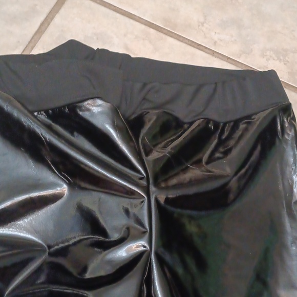 SHEIN Black Shiny Latex Like Leggings - Picture 3 of 3